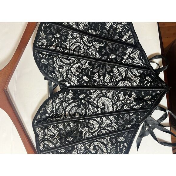 Women's Back Lace Up Corset Size Small.      A - Picture 5 of 6